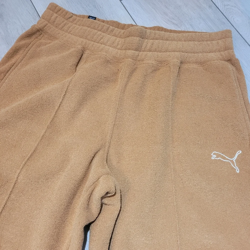 Puma Women's High Waist Teddy Fleece Sweatpants Medium Camel Athleisure Cozy - Picture 3 of 6